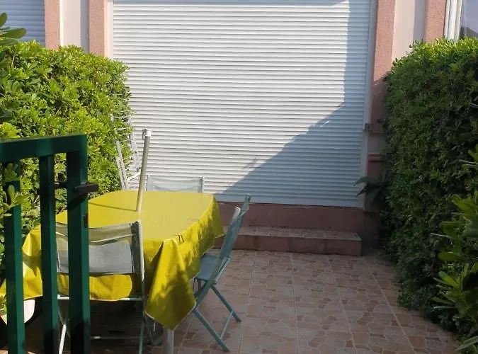 Studio Cabine Familial, Rez De Chaussee,Piscine Et Parking Prives
