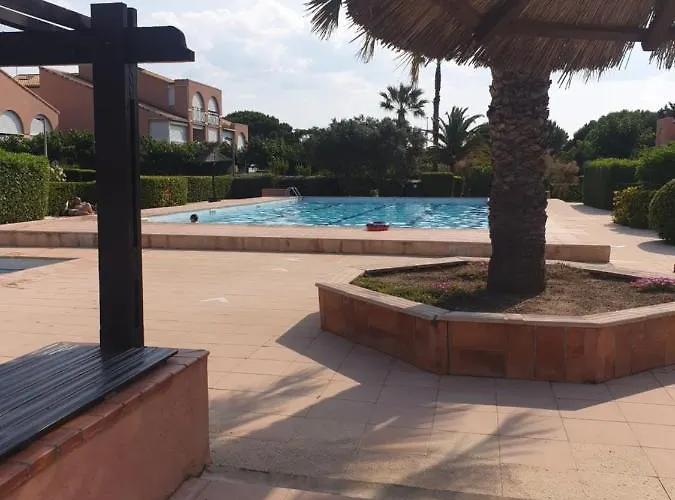 Studio Cabine Familial, Rez De Chaussee,Piscine Et Parking Prives